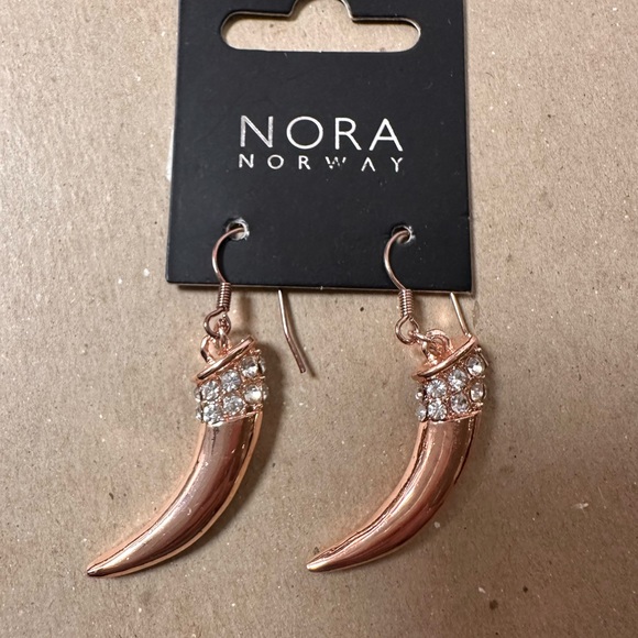 Nora Norway saber tooth rose gold earrings with sparkle.NWT sold out everywhere - Picture 3 of 3